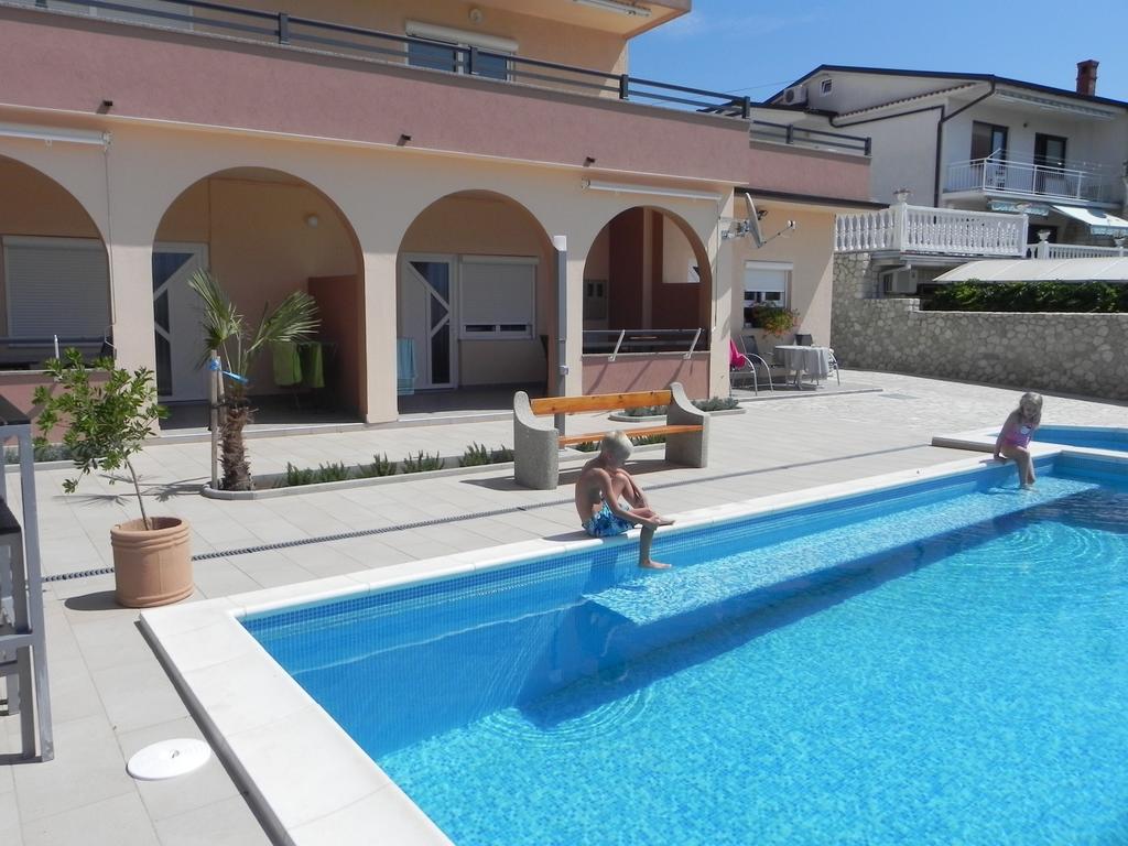 نوفي فينودولسكي Apartments Antolic المظهر الخارجي الصورة